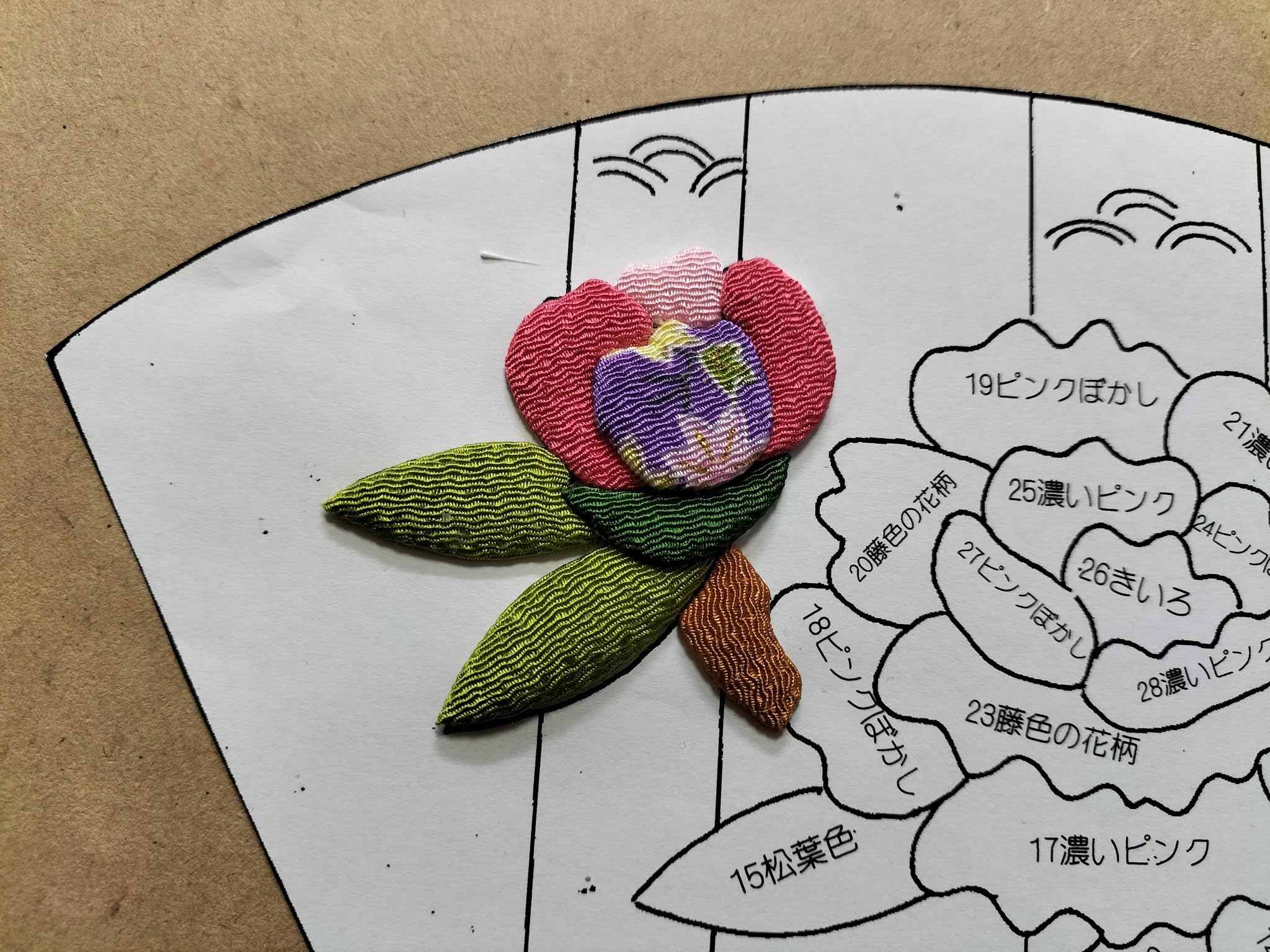 Amazon | 多加楽ちりめん手芸「牡丹の押し絵細工・末廣飾り」手作り